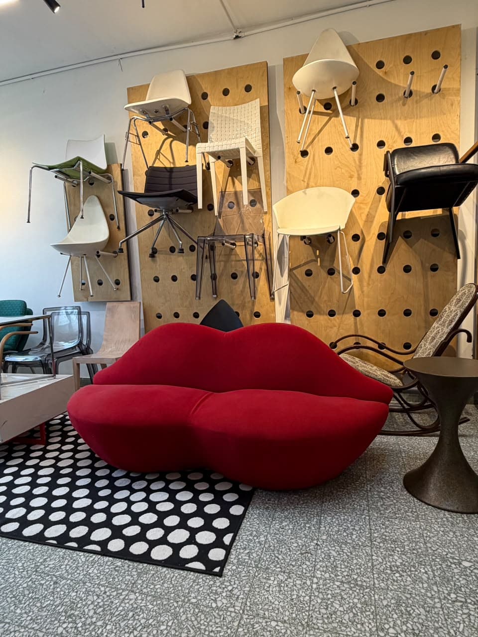 Vintage Lip Sofa